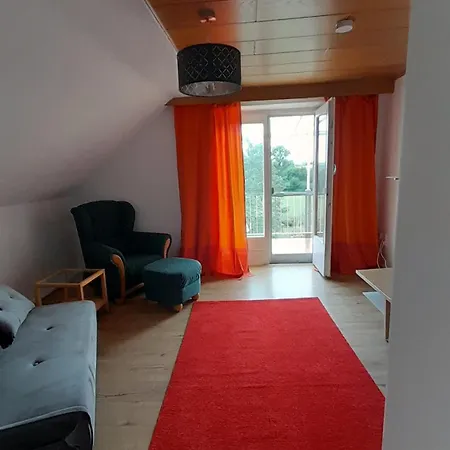 Apartman 3 In 1 Haus Mit Grossem Esstisch Und Wohnzimmer *