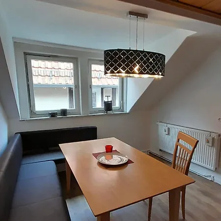 3 In 1 Haus Mit Grossem Esstisch Und Wohnzimmer