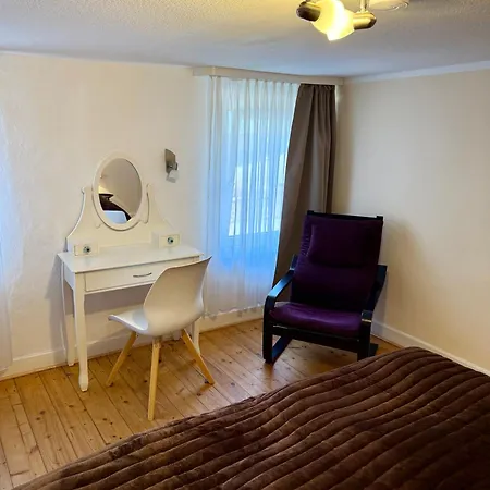 Apartman 3 In 1 Haus Mit Grossem Esstisch Und Wohnzimmer *