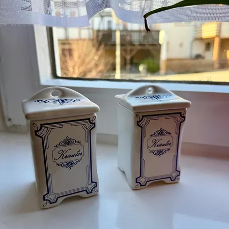 3 In 1 Haus Mit Grossem Esstisch Und Wohnzimmer *